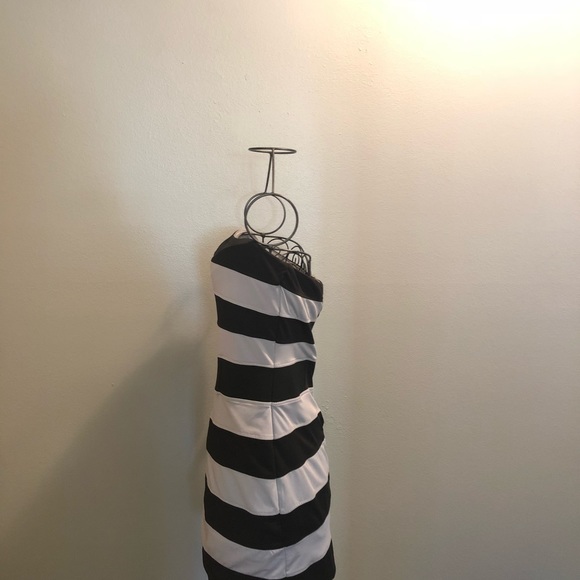 🎁Forever21 Black and grey dress🎁 - Picture 2 of 6